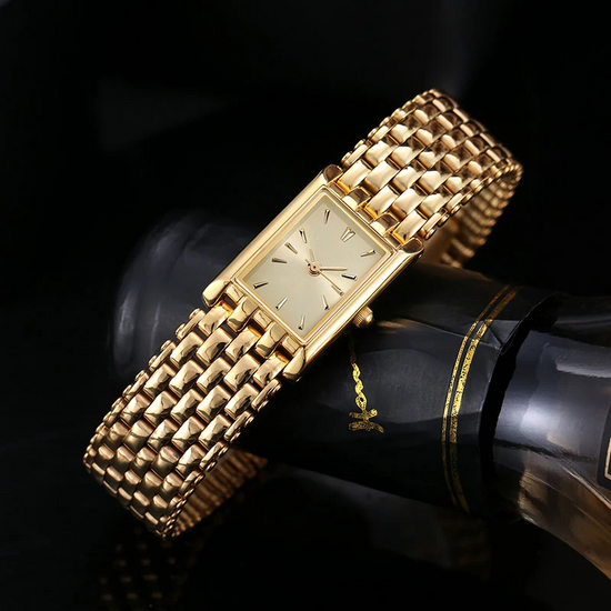 Gilded Serenity: The Luxe AurumTimepiece